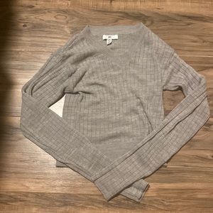 Grey long sleeved crop top